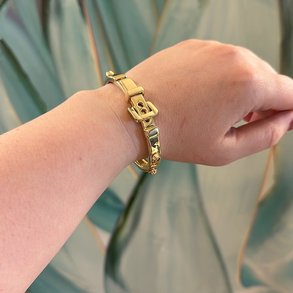 🖤 Gold Tone Buckle Belt Bracelet Adjustable Hinged Vintage Style Statement